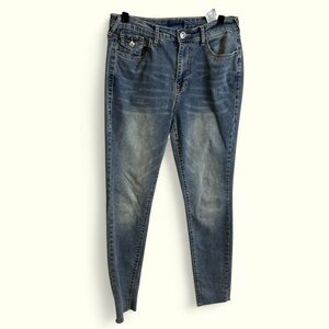 True Religion Halle Flap pocket skinny raw hem medium wash denim size 28